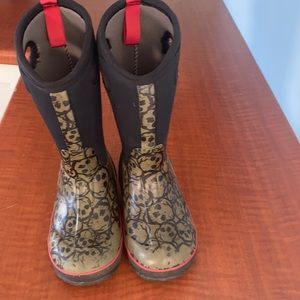 Bogs Sz 13 boys. Good used condition